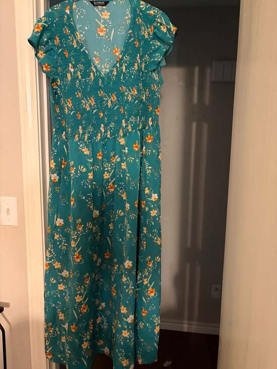 BloomChic Dresses & Skirts - BloomChic Shirred Printed Flutter Sleeve Pockets Midi Dress